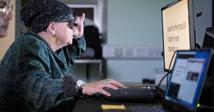 Un implante ocular devuelve la capacidad de leer a personas con ceguera irreversible