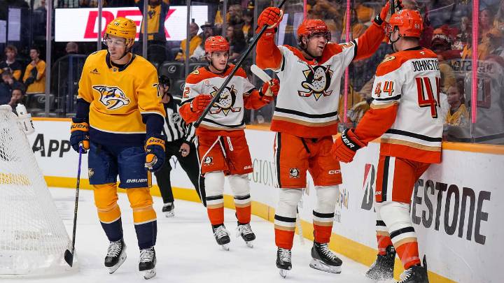 Johnston gets 3 points, Ducks east past Predators