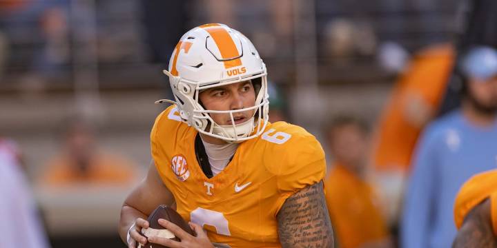 Tennessee moves up in AP Poll after victory over Arkansas