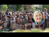 Crowd waiting for Jane Goodall 'shocked' to learn of death