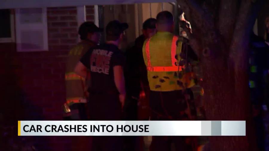 Car crashes into home in Mobile