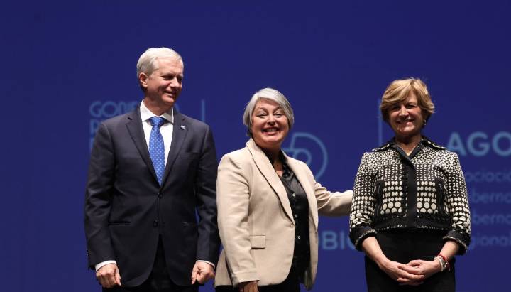Encuesta Black & White: Jara continúa liderando la carrera presidencial, seguida por Kast y Matthei