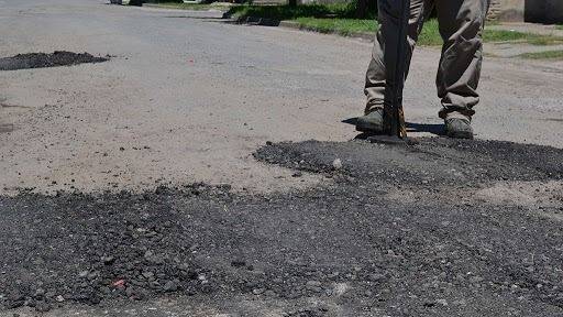 Rawson: las obras de pavimentación continúan pese a la prohibición de inauguraciones