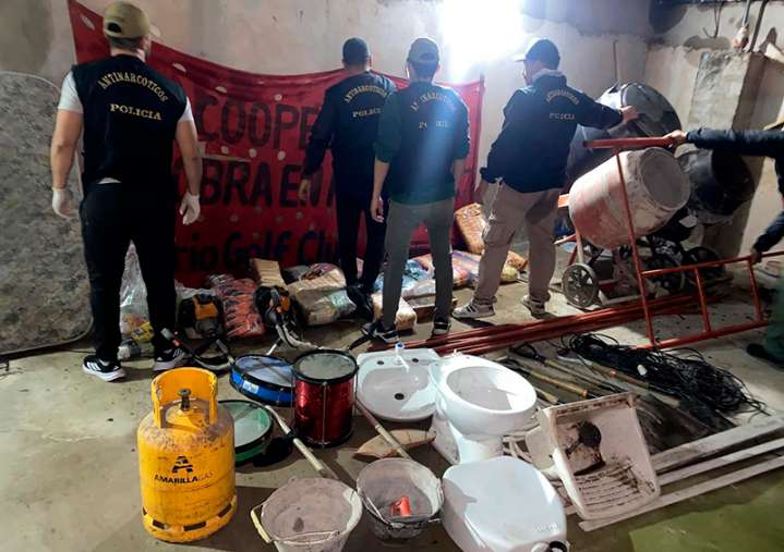 En operativo policial desarticulan un bunker de droga en el Bº Golf Club de Resistencia