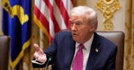 Ya es oficial | Donald Trump ahora cobra hasta 1,000 dólares a extranjeros que quieran mudarse a Estados Unidos