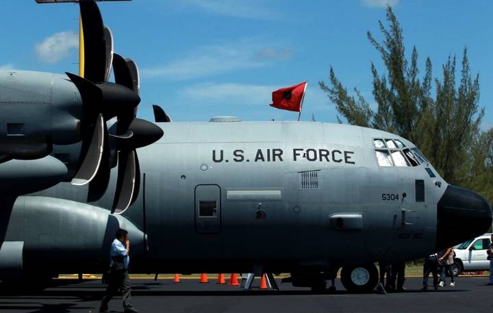 Huracán "Melissa": Por turbulencias muy fuertes, avión cazahuracanes de EU regresa a tierra