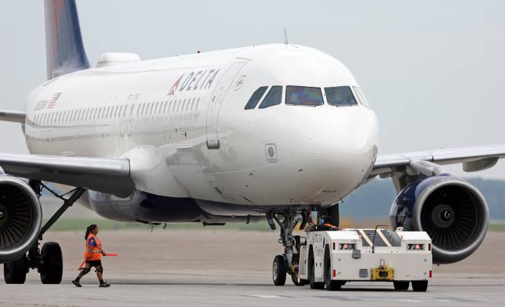 Passenger’s stinky food forces Delta plane to return to airport mid