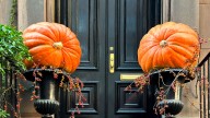 Cómo decorar la puerta en Halloween para tener el depa más spooky chic