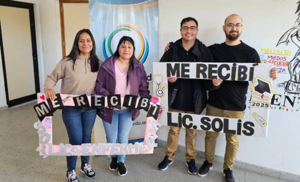 Sede Esquel de la Universidad del Chubut tiene tres nuevos Licenciados en Enfermería