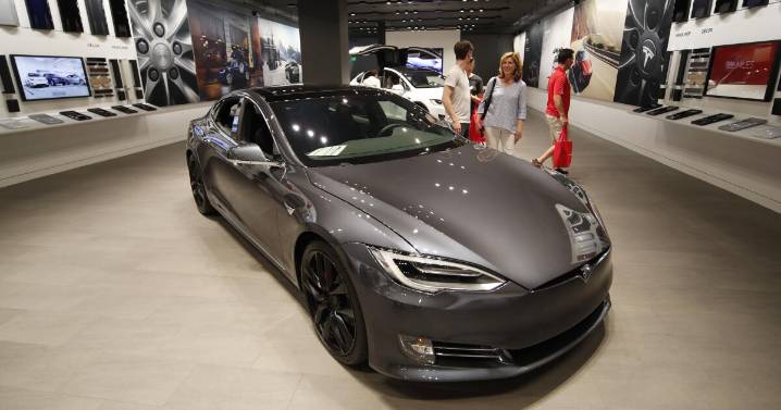 Why are buyers returning to Tesla?