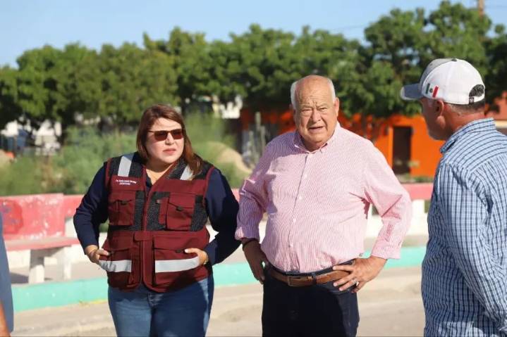 Supervisan avances de pavimentación en la calle Loreto de La Paz