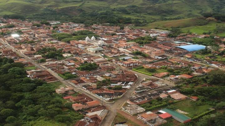 El pueblo antioqueño que es apodado ‘el corazón’ y tiene como símbolo un bello árbol, un encantador destino a dos horas de Medellín
