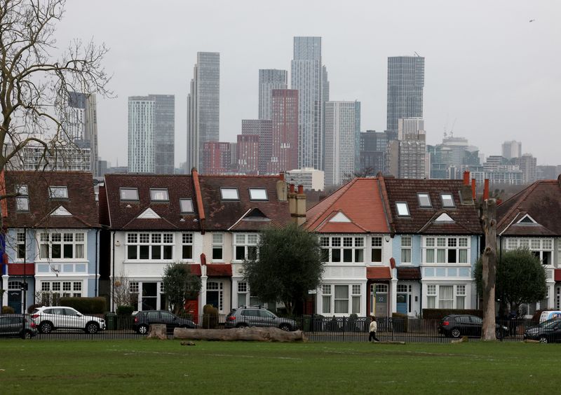 UK house prices rise 3.0% year