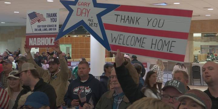 Honor Flight veterans receive hero’s welcome at Springfield airport