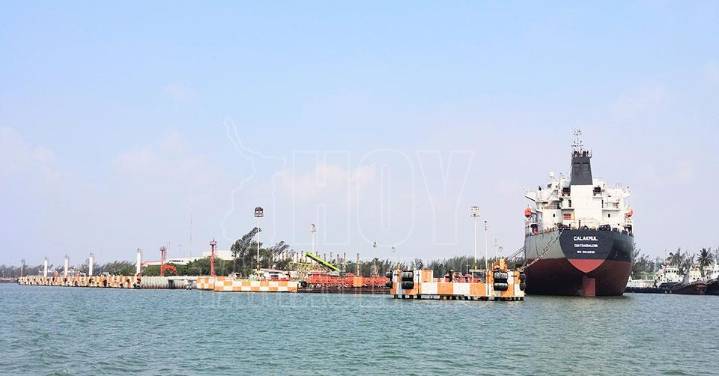 Ordenan cierre del Puerto de Tampico por fuertes vientos y alto oleaje