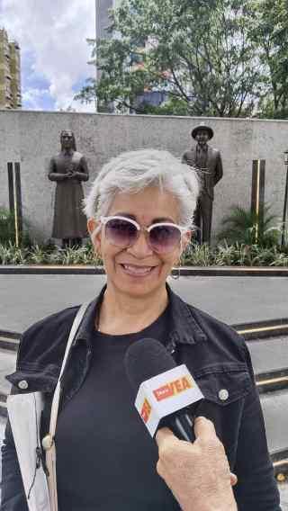Feligreses acuden a la plaza Madre Carmen Rendiles para sentir paz espiritual