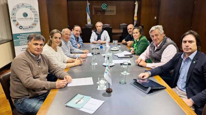 Sin romper lazos, el campo marca más diferencias con LLA