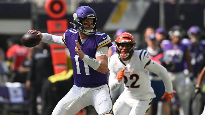 Vikings’ Carson Wentz returns from shoulder injury scare vs. Browns