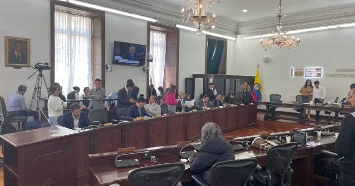 Avanza la ‘ley anti-clanes’: buscan frenar herencias políticas en Colombia