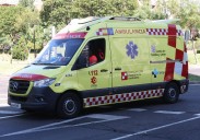 Da marcha atrás con su coche y choca contra un ciclista en Salamanca