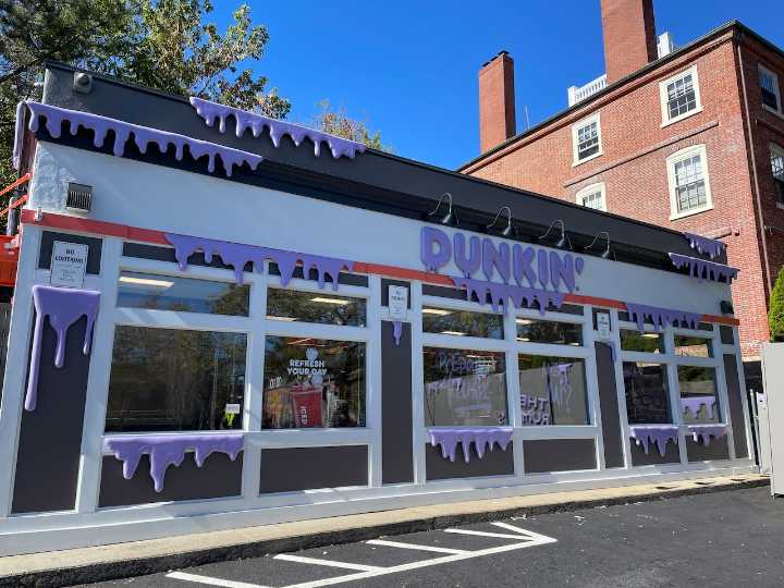 Salem, Mass. Dunkin’ transforms into spooky Halloween store promoting Spider Donut