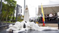 Con sensible escultura, conmemoran en Medellín los 40 años de la toma del Palacio de Justicia