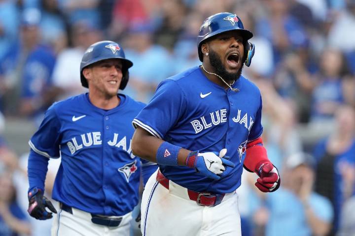 Blue Jays stay undefeated in ALDS playoff series after 13