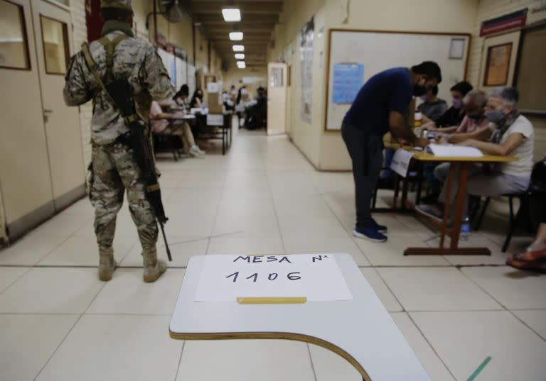 En las escuelas donde se vota, no habrá clases por la mañana del lunes 27