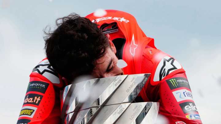 La locura que tuvo que hacer Marc Márquez para seguir competiendo tras su grave lesión en el brazo: "Cortarte un hueso para que te lo vuelvan a colocar"