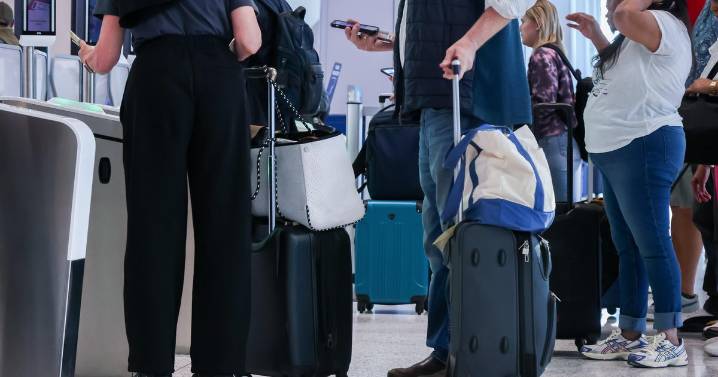 Flight delays persist at major U.S. airports as government shutdown continues