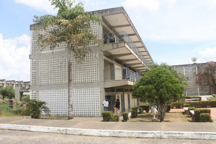 Estudiantes de la UPEL gastan hasta seis pasajes diarios para ir a clases