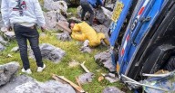 Dos fallecidos y un herido tras volcadura de camión en Huánuco