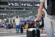 Giro ‘dramático’ para los pasajeros: Europa da la razón a las aerolíneas por cobrar el equipaje de cabina