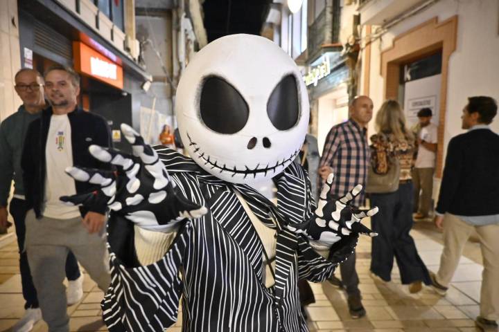 Pequeños monstruos conquistan el corazón de Huelva la noche de Halloween
