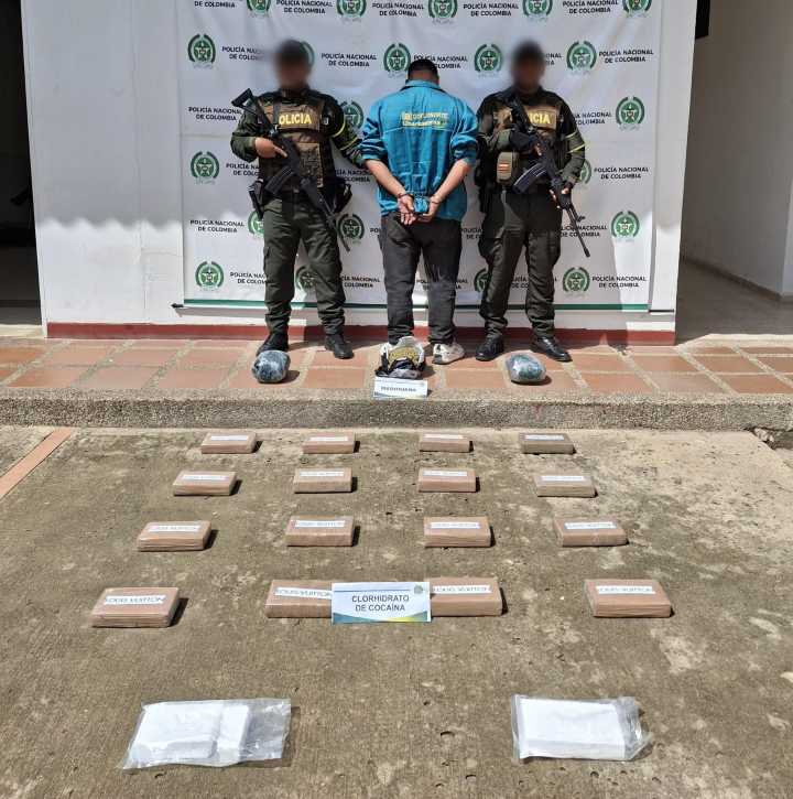 Fue capturado cuando viajaba en bus de servicio público con estupefacientes en su maleta