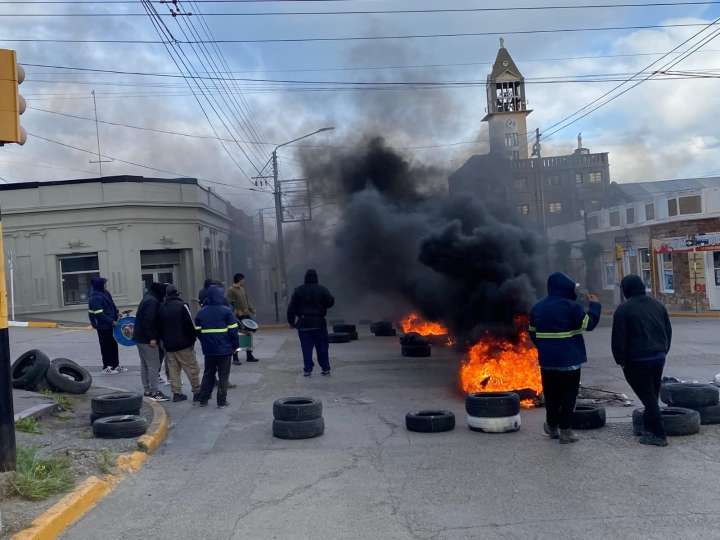 ATE realiza un fuerte reclamo por empleados municipales en Puerto Deseado