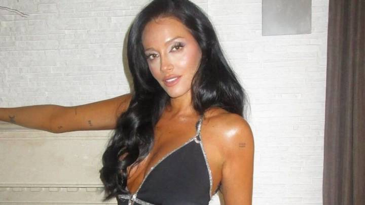 Oriana Sabatini lució su pancita con un increíble look en el casamiento del Peque Schwartzman