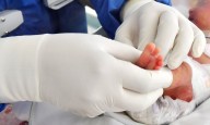 En Pañales pesquisa de bebé con fractura en un brazo