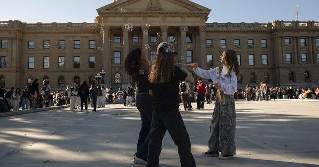 'There's a void': Alberta students keep busy, hope for end to teachers strike