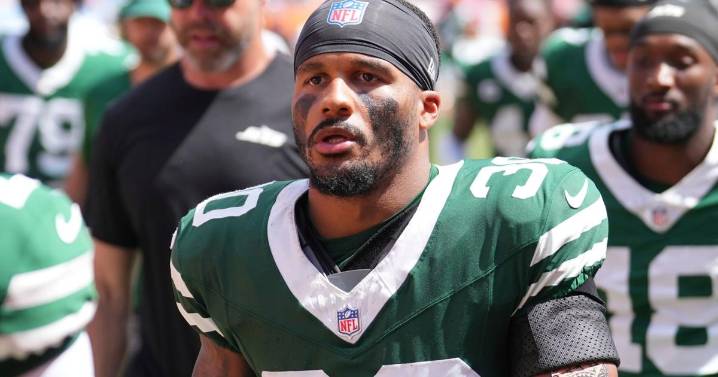 Jets trade cornerback Michael Carter II to Eagles for wide receiver John Metchie III, AP source says