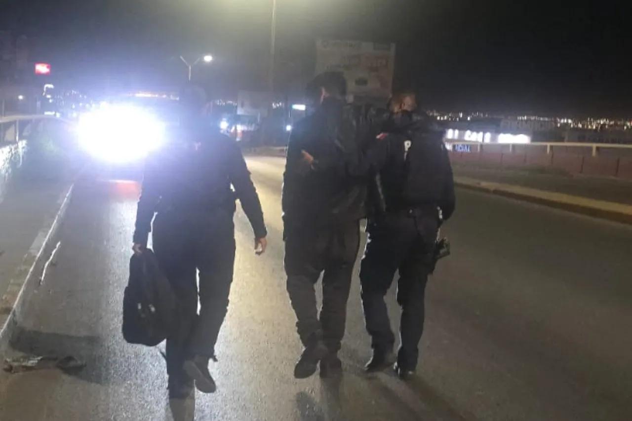 Ciudadano y agentes de la Policía Municipal aseguran a joven en crisis