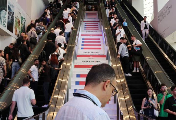 Ziplines, DJs and Trump: Singapore's crypto conference has attendees roaring