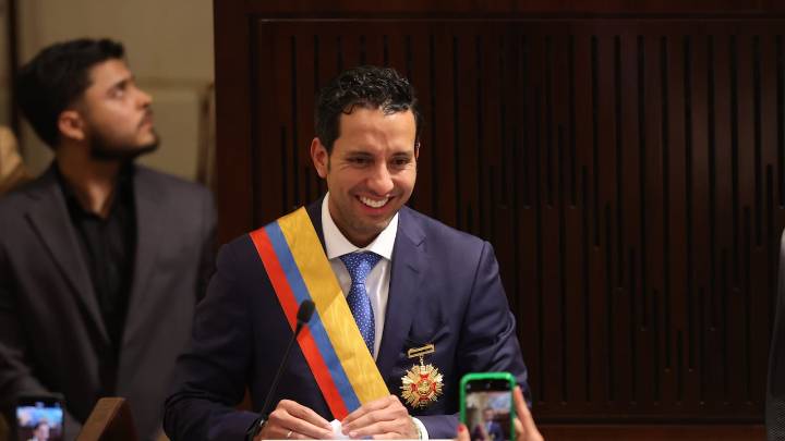 Rebeldía de Julián López con La U le costó la presidencia de la Cámara: se quedó sin voz y voto por tres meses por dividir el partido