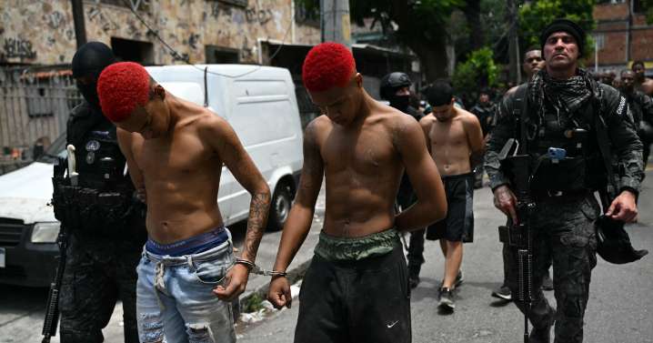 Al menos 60 muertos y más de 80 detenidos en una gran operación contra las drogas en Río de Janeiro