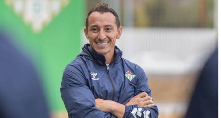 Andrés Guardado inicia su camino como entrenador en el Betis