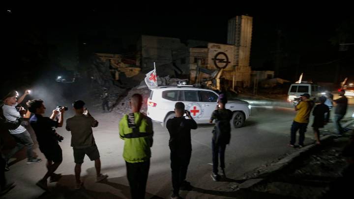 Hamás entrega los cuerpos de otros dos rehenes israelíes a la Cruz Roja