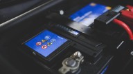 Cómo cambiar la batería de un coche