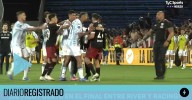 El momento en que Balboa escupió a Acuña desatando la pelea entre los jugadores de River y Racing