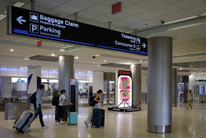 Cierre del gobierno afecta aeropuertos de Estados Unidos