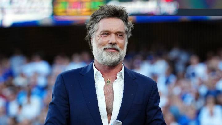 Canadian Singer Rufus Wainwright Changes ‘O Canada’ Lyrics at World Series